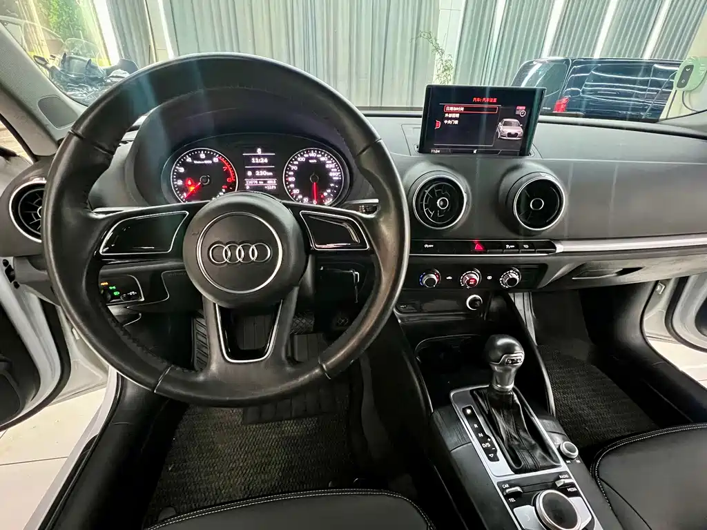Audi A3 2017 — фото 10
