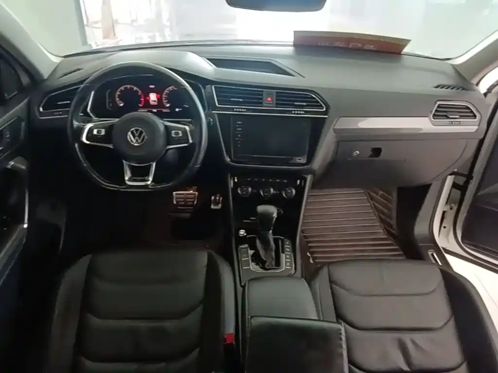 Volkswagen Tiguan L 2021 — фото 10