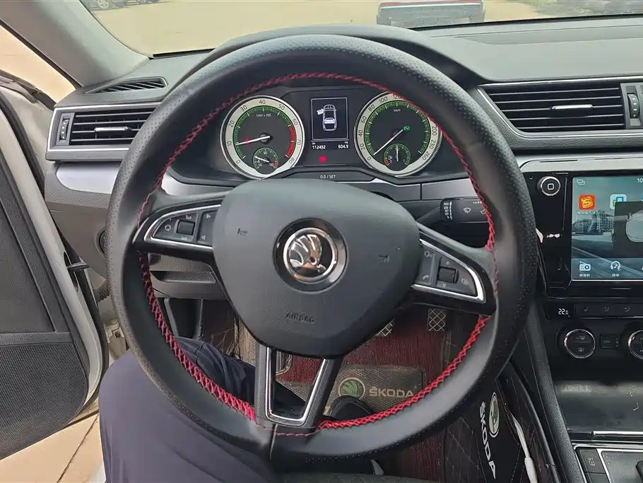 Skoda Superb 2019 — фото 15