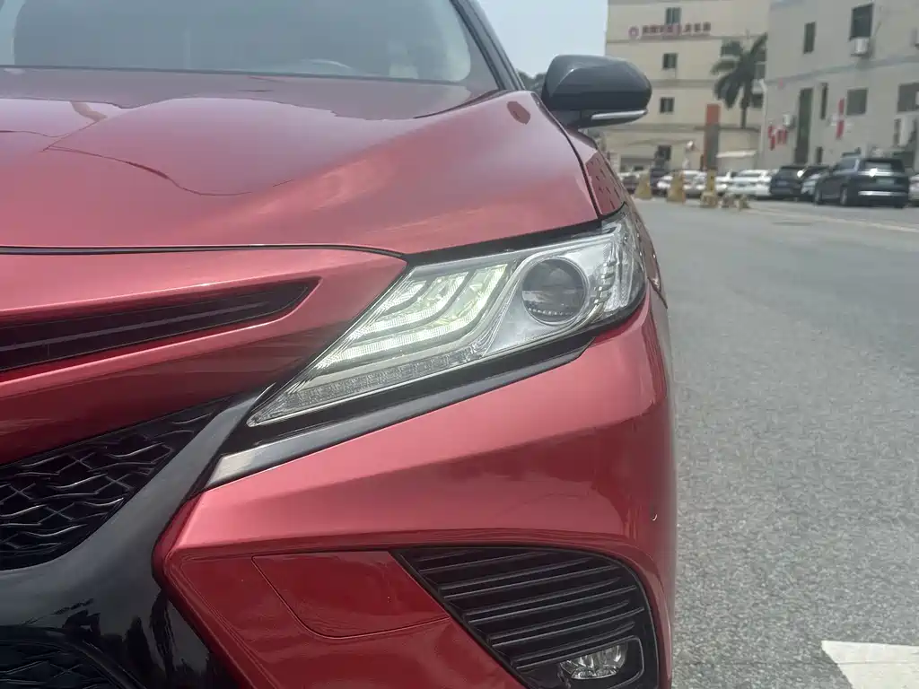 Toyota Camry 2018 — фото 9