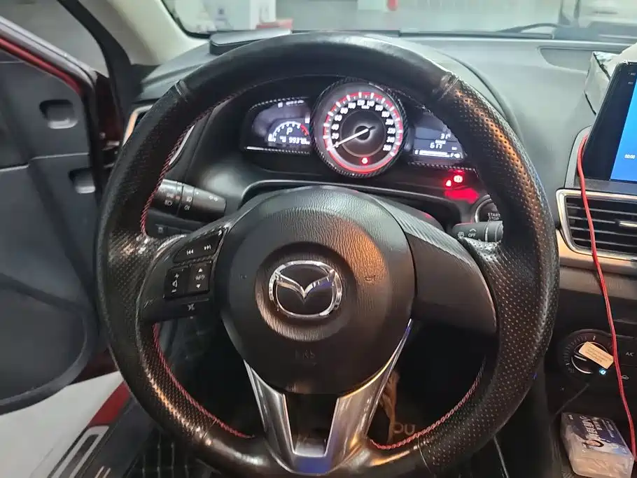 Mazda 3 Axela 2016 — фото 15