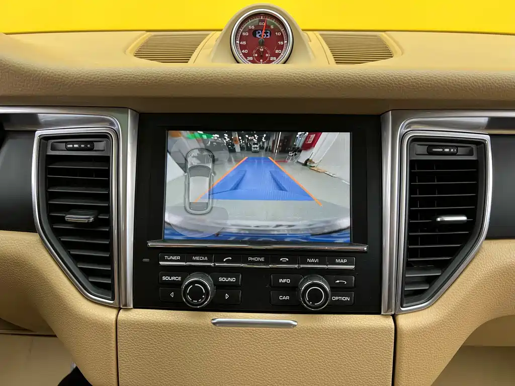 Porsche Macan 2015 — фото 15