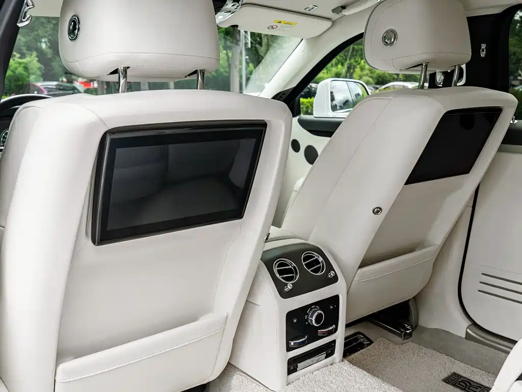 Rolls-Royce Ghost 2022 — фото 14