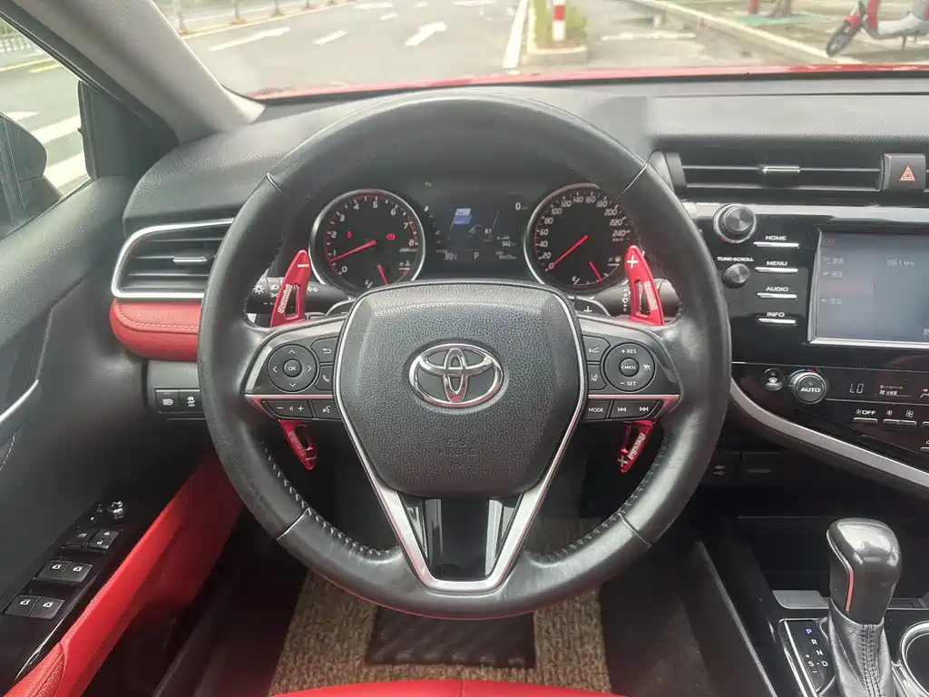 Toyota Camry 2018 — фото 17