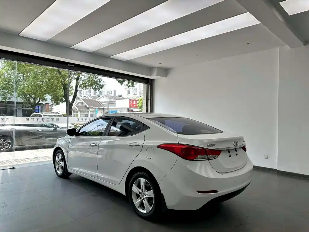 Hyundai Elantra 2013