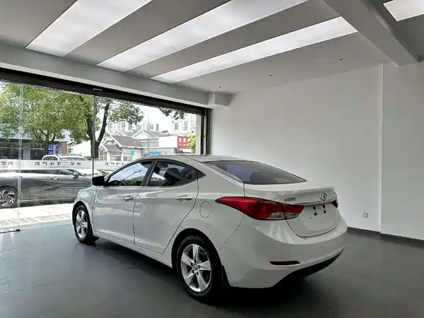 Hyundai Elantra Langdong 2013