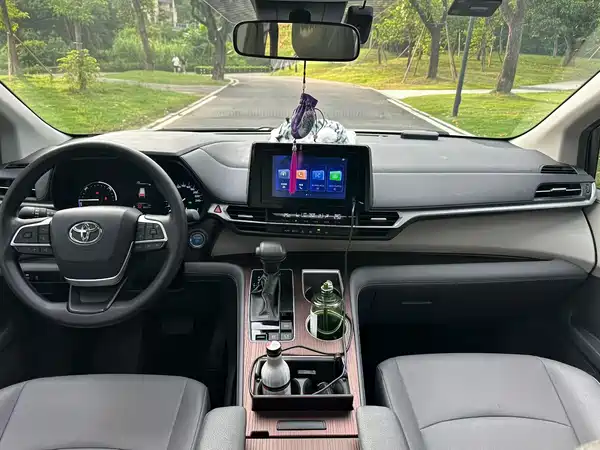 Toyota Granvia 2023