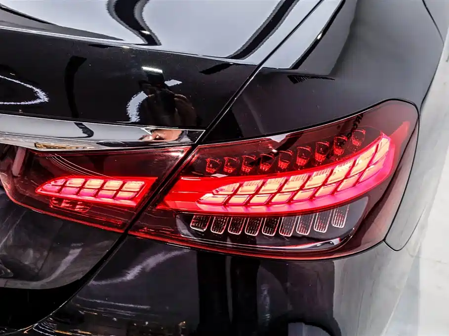 Mercedes-Benz E-Class 2023 — фото 10