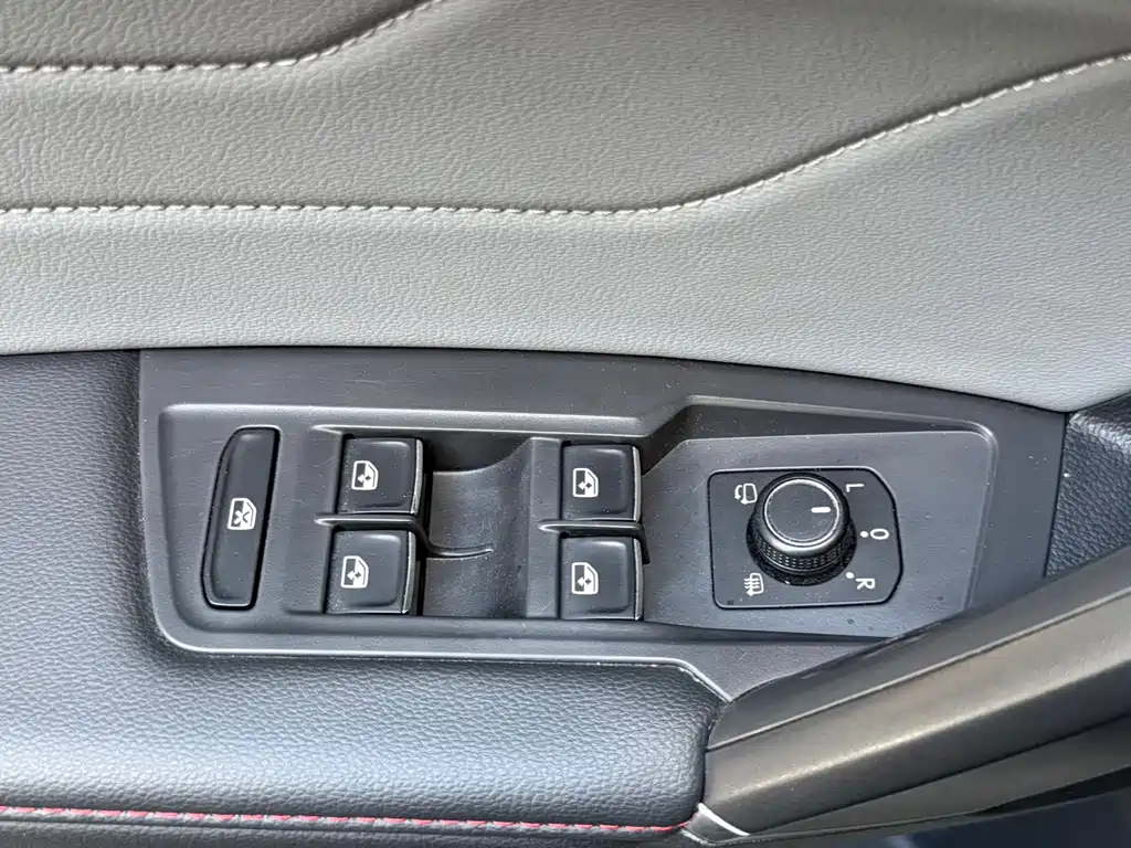 Volkswagen Tiguan L 2021 — фото 17