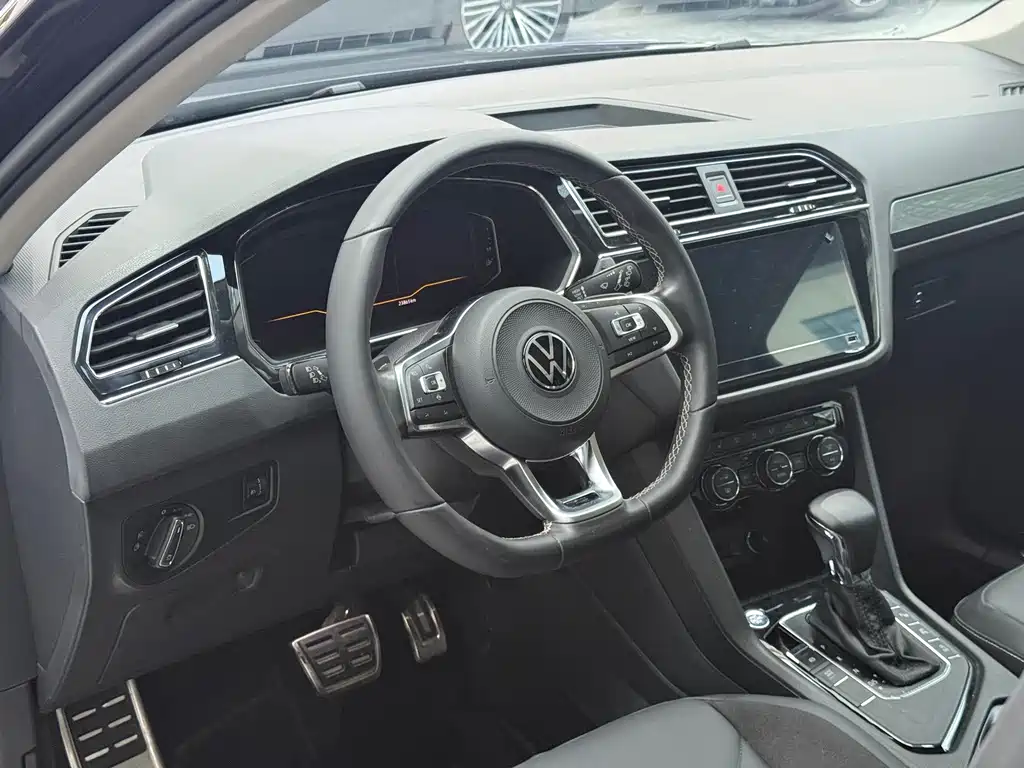 Volkswagen Tiguan L 2020 — фото 9