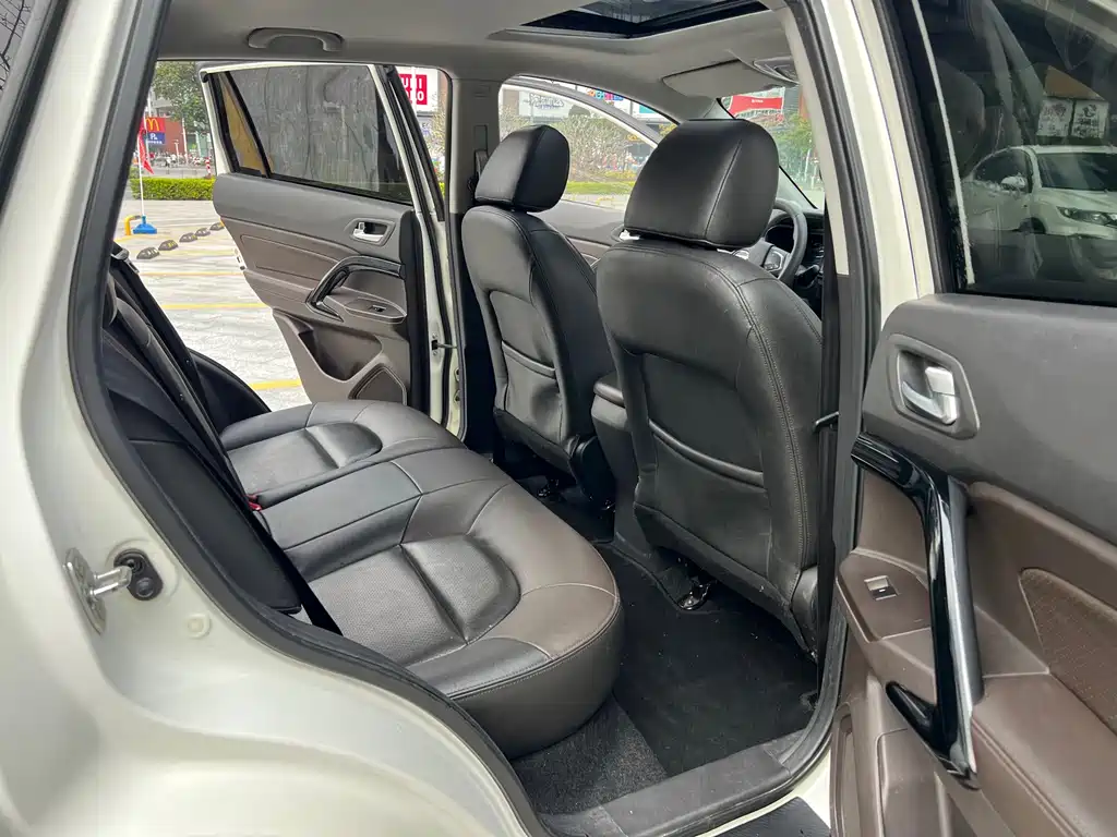 GAC Motor Trumpchi GS4 2015 — фото 10
