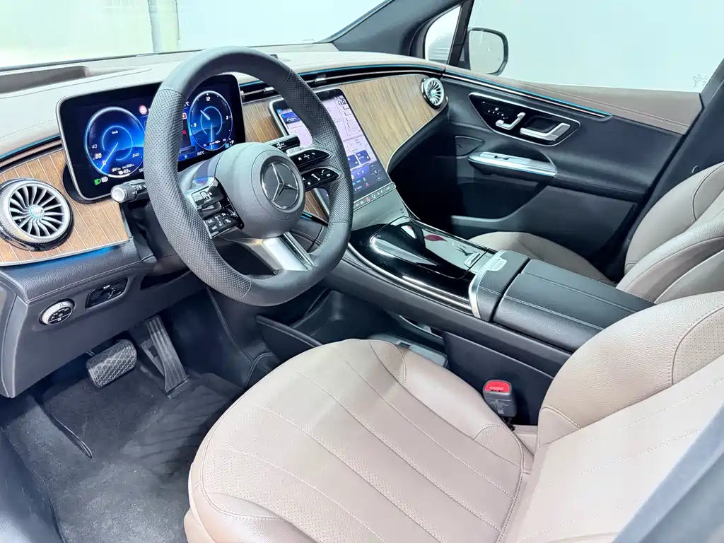 Mercedes-Benz EQE SUV 2023 — фото 18