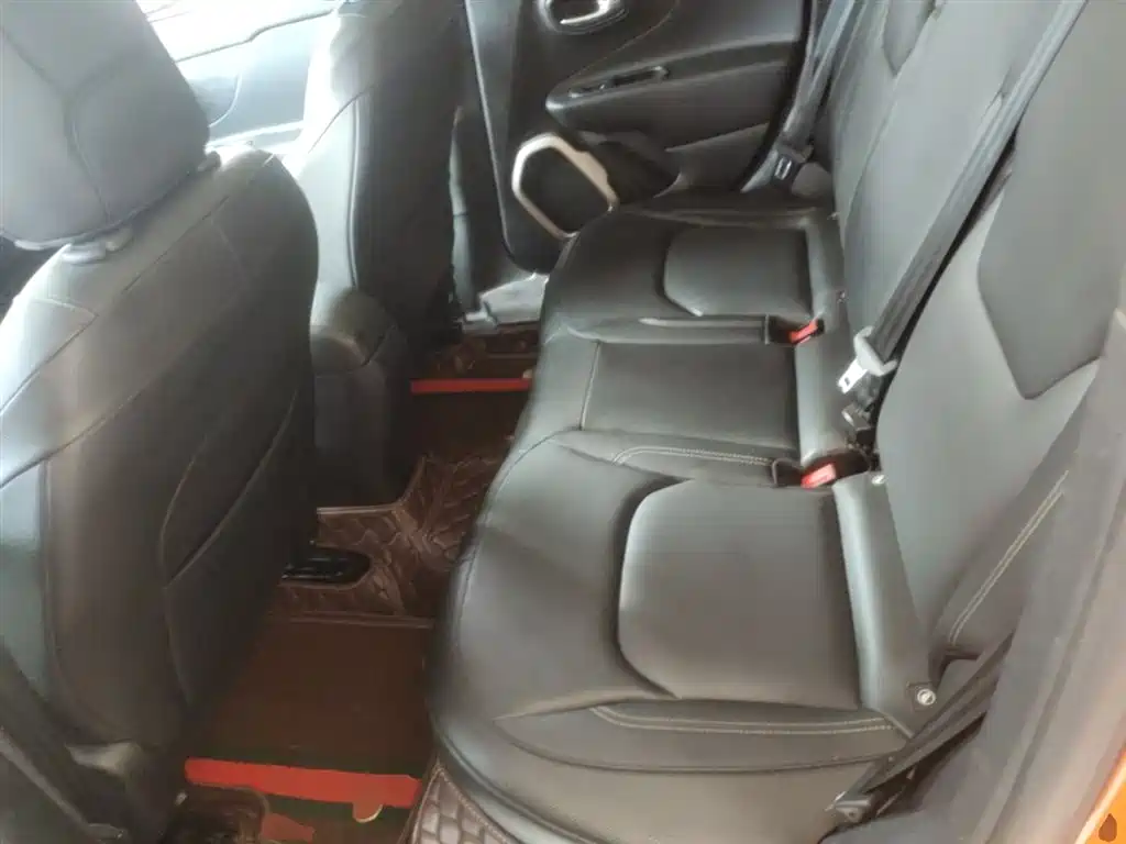 Jeep Renegade 2016 — фото 17