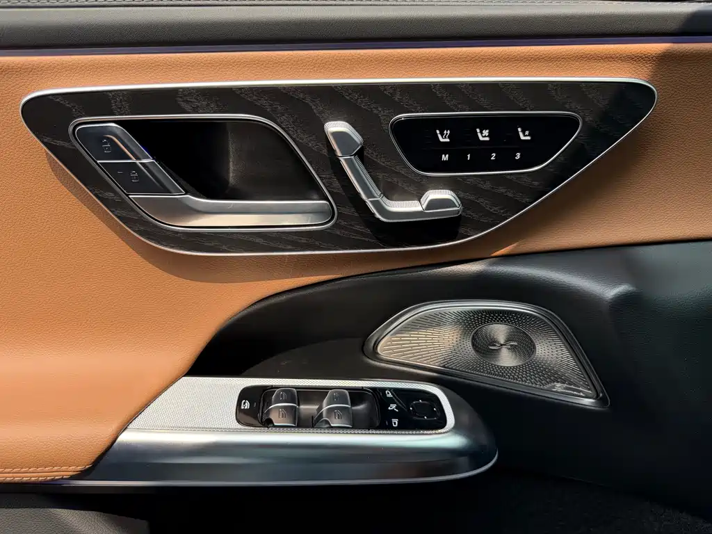 Mercedes-Benz E-Class 2025 — фото 19