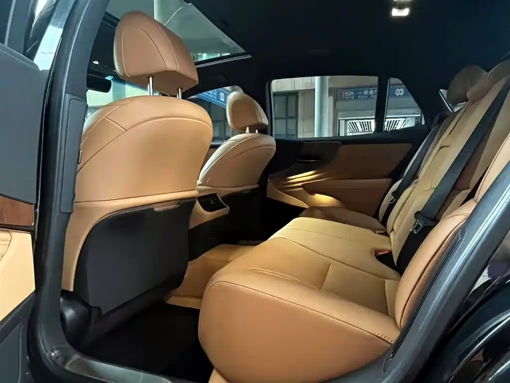 Lexus LS 2022 — фото 10