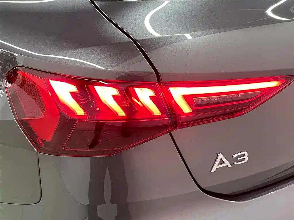Audi A3 2023 — фото 17