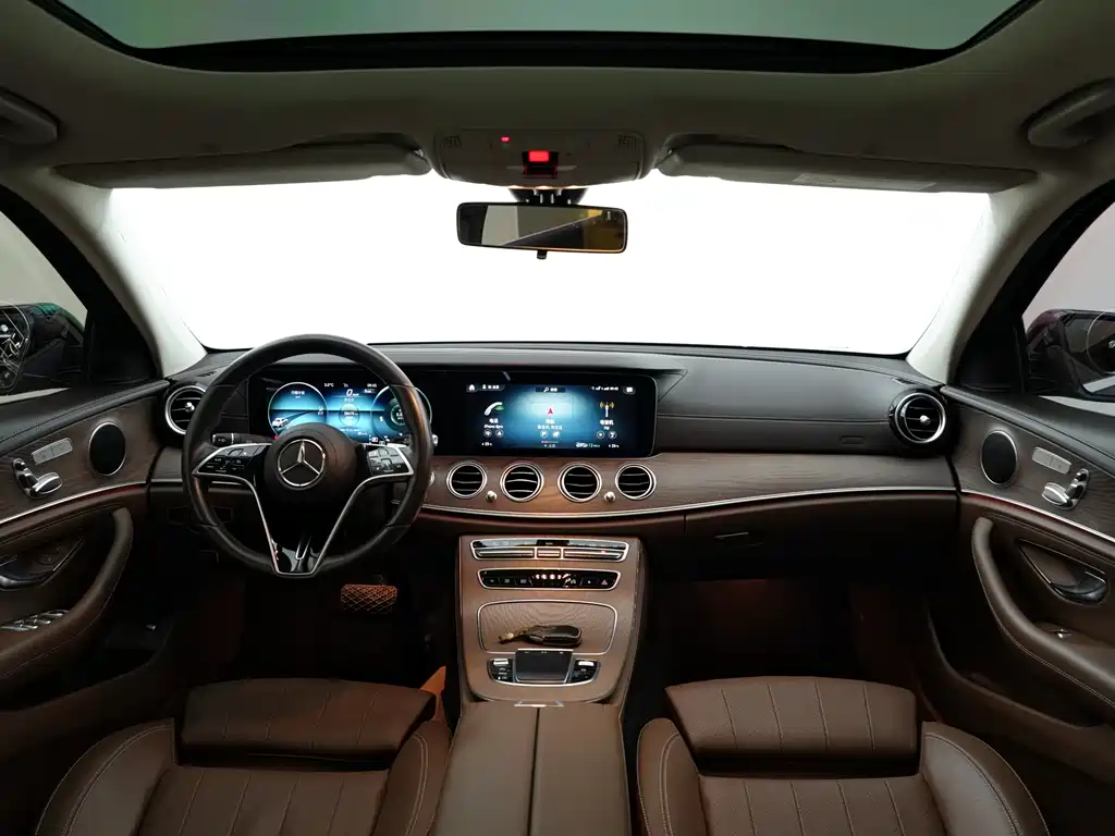 Mercedes-Benz E-Class 2022 — фото 16