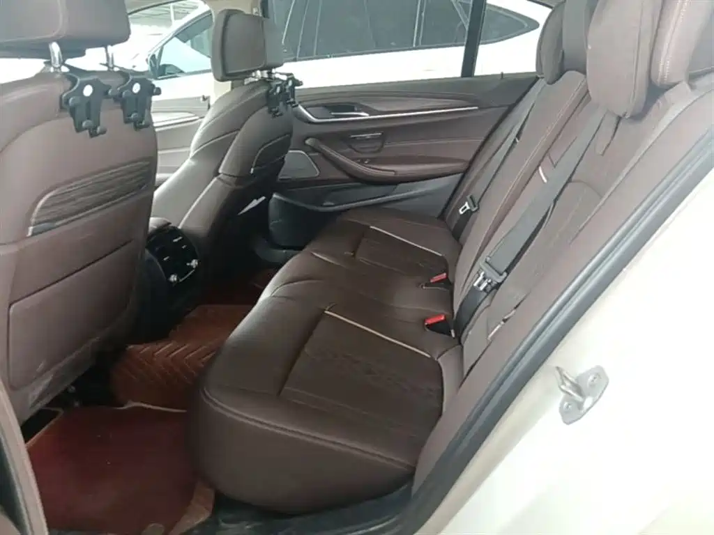 BMW 5 Series 2022 — фото 17