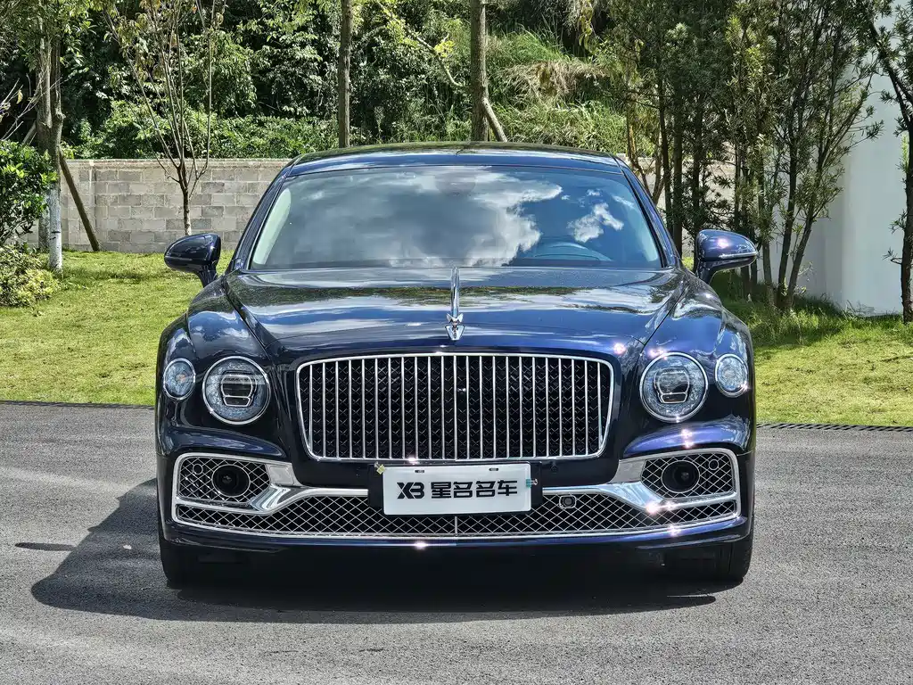 Bentley Flying Spur 2024 — фото 12