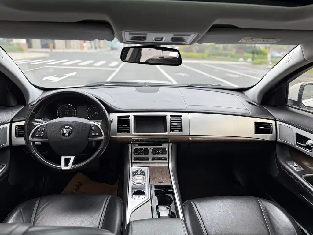Jaguar XF 2014 — фото 7