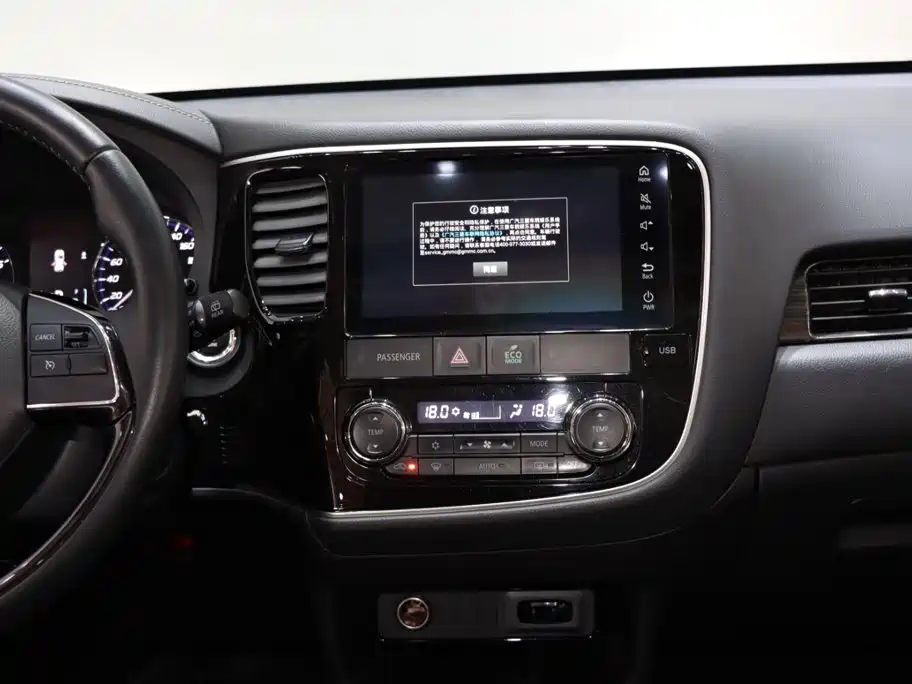 Mitsubishi Outlander 2020 — фото 13