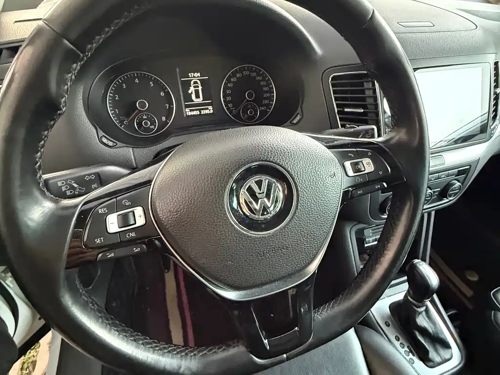 Volkswagen Sharan 2017 — фото 17