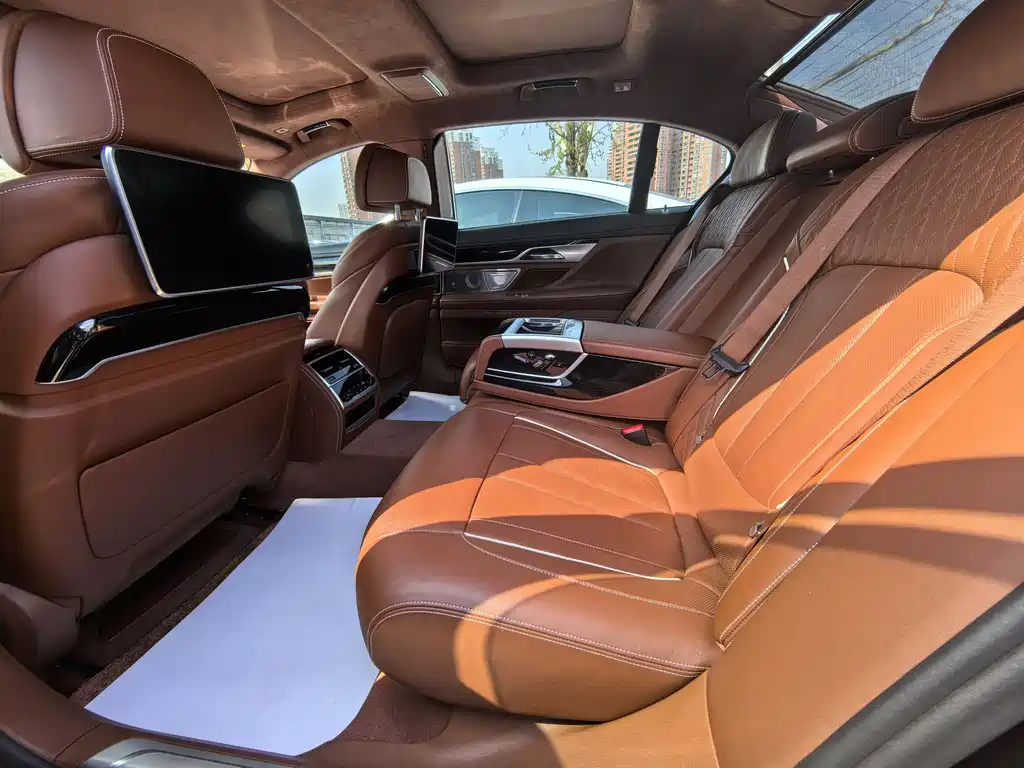 BMW 7 Series 2019 — фото 8