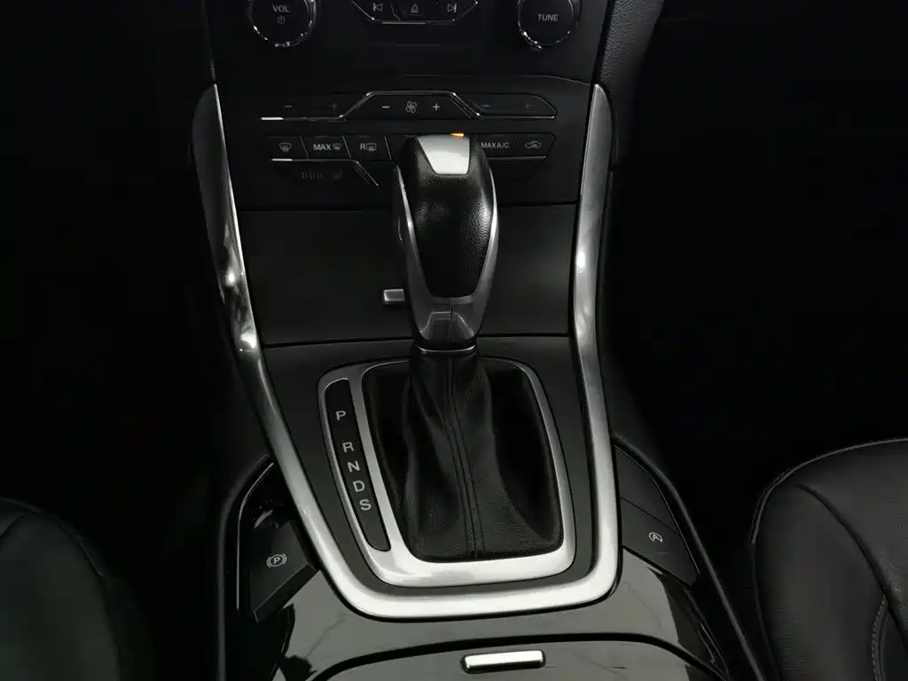 Ford Edge 2018 — фото 13