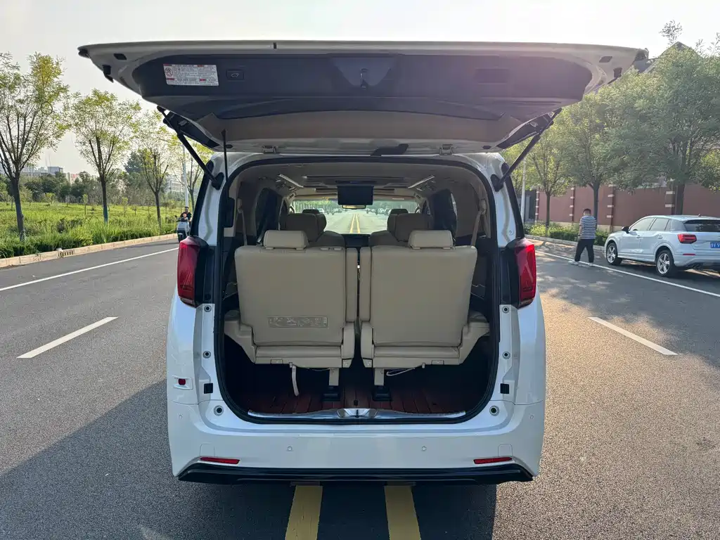 Toyota Alphard 2018 — фото 18