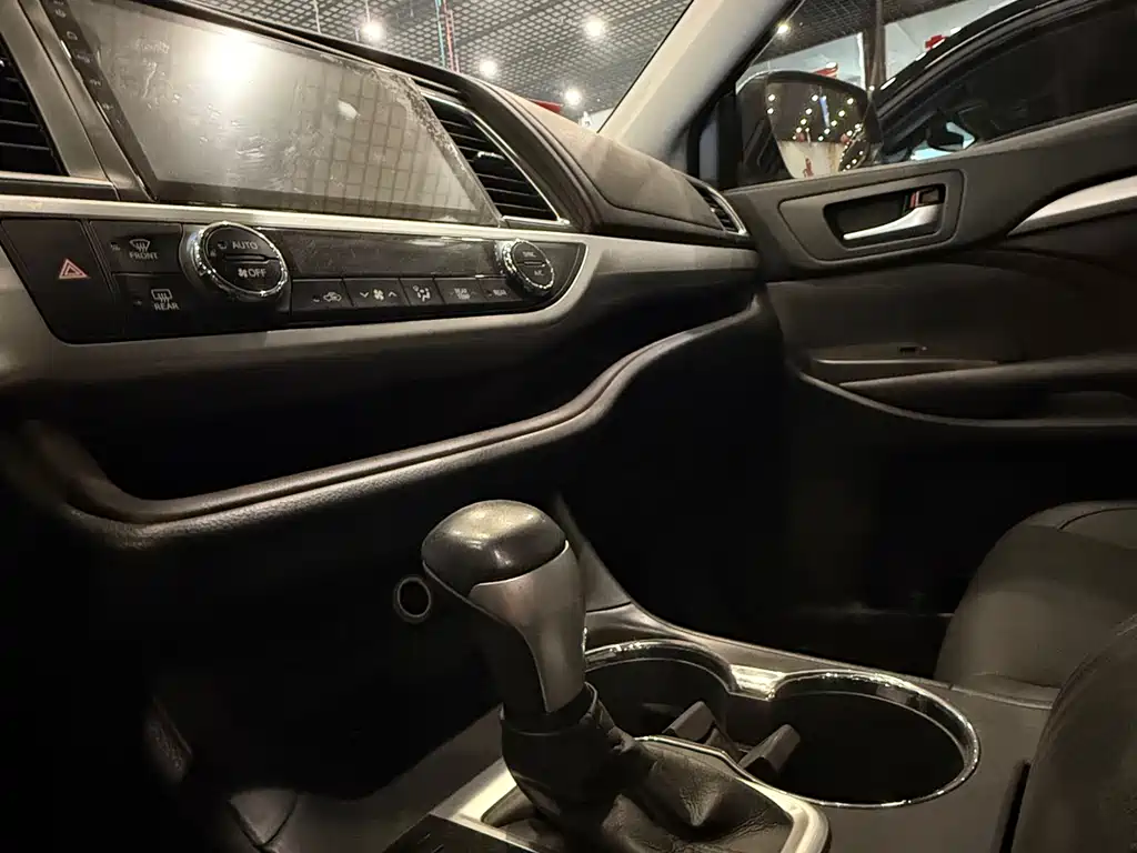 Toyota Highlander 2020 — фото 16