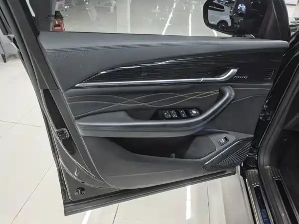 Geely Xingyue L 2025
