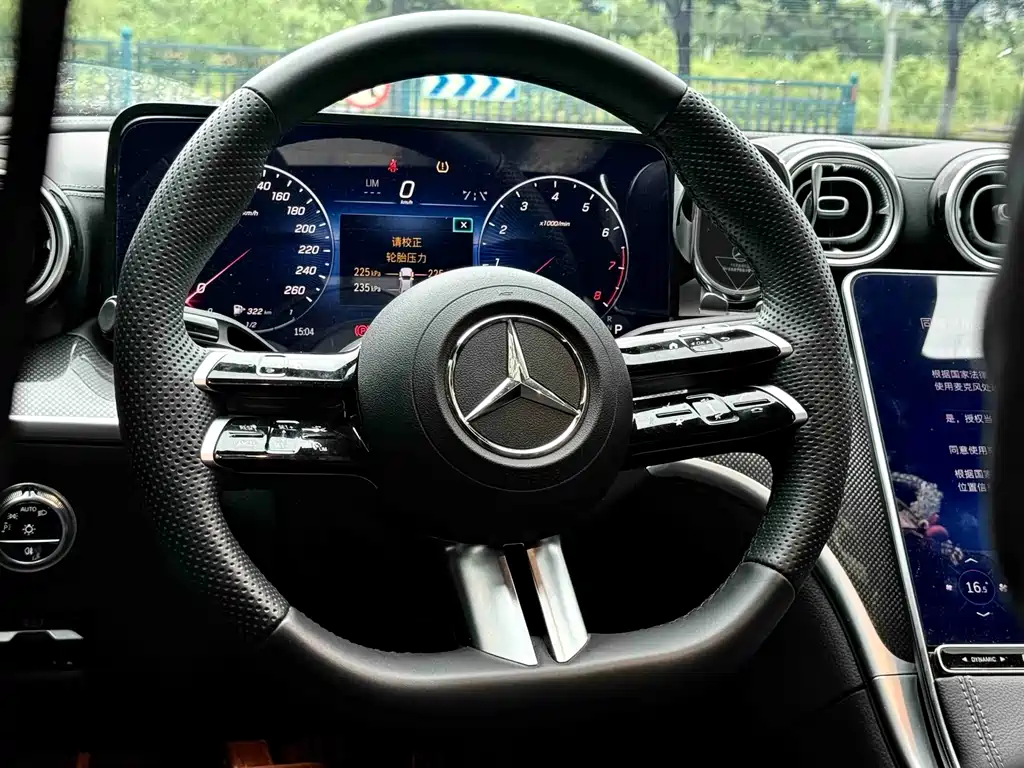 Mercedes-Benz C-Class 2024 — фото 10