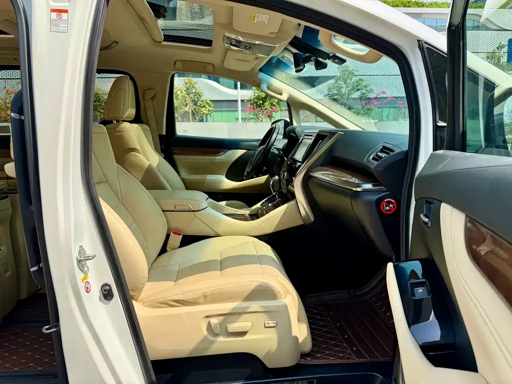 Toyota Alphard 2017 — фото 23