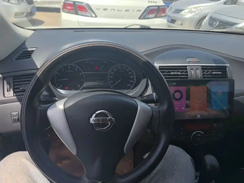 Nissan Tiida 2014 — фото 10