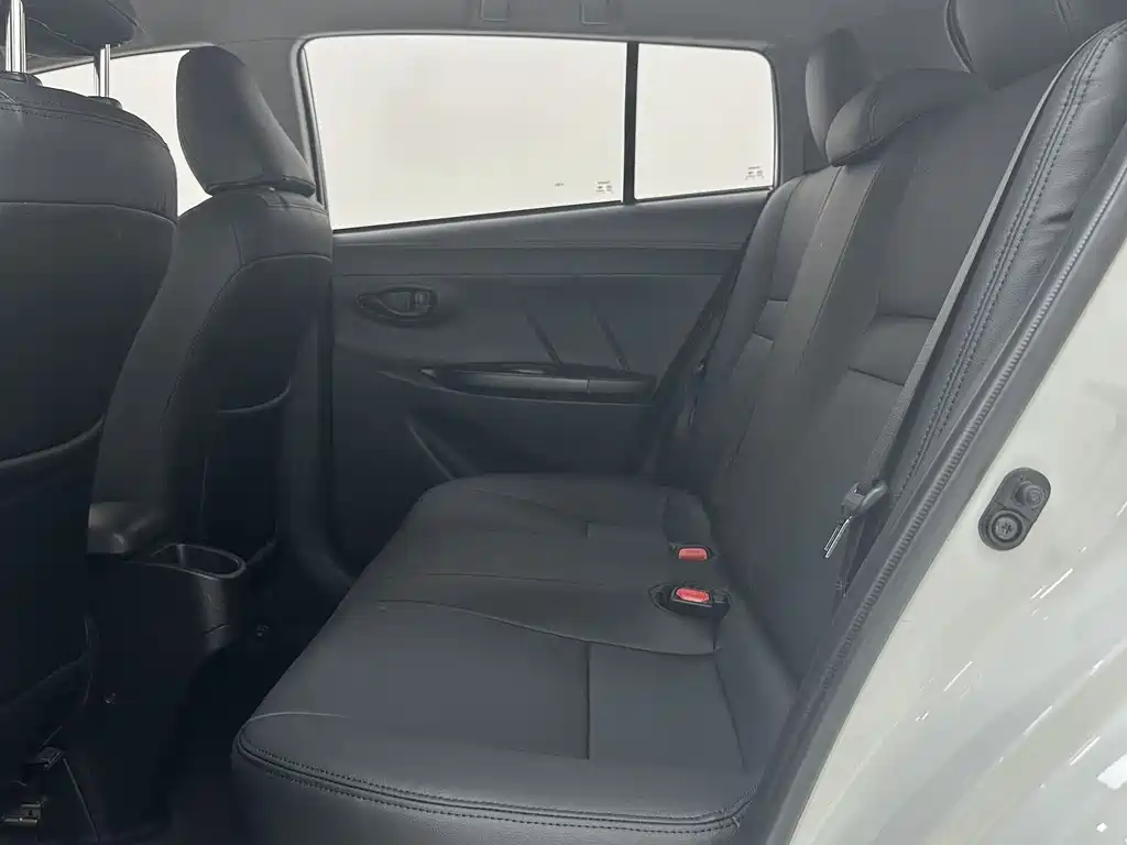 Toyota Yaris L 2021 — фото 8