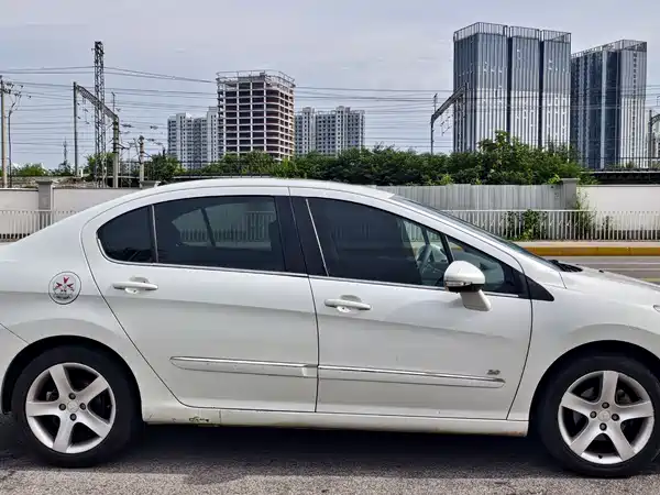 Peugeot 408 2013