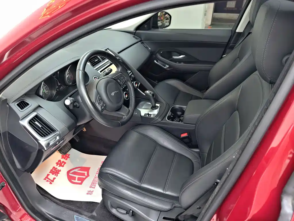 Jaguar E-PACE 2020 — фото 15