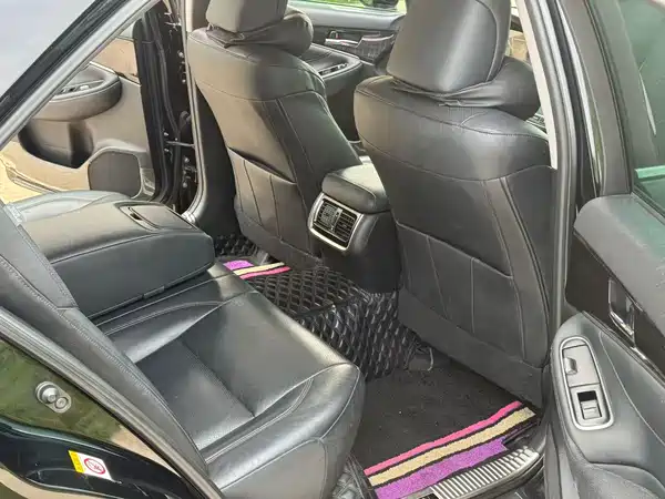 Toyota Crown 2016