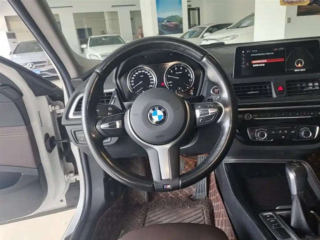 BMW 1 Series 2019 — фото 11