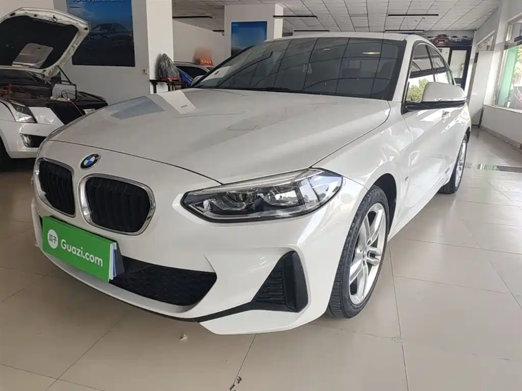 BMW 1 Series 2019 — фото 1