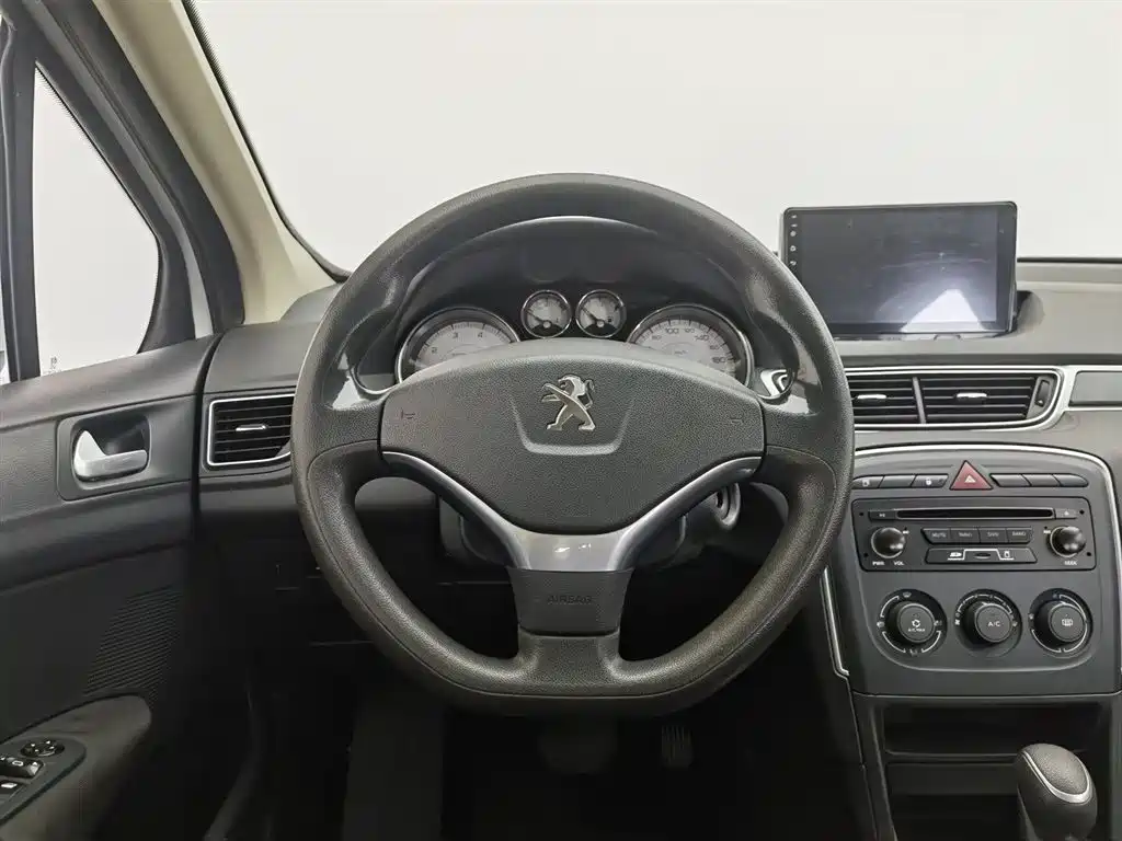 Peugeot 308 2014 — фото 11
