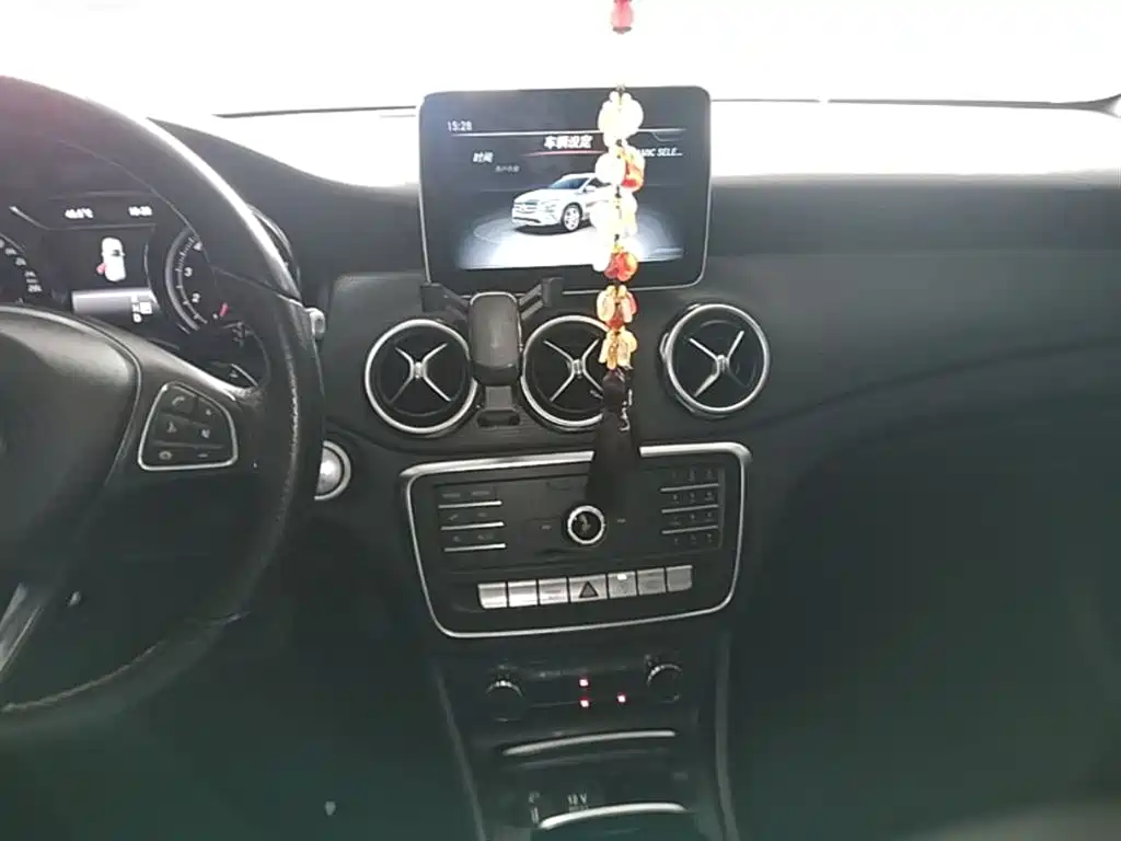 Mercedes-Benz GLA 2018 — фото 13