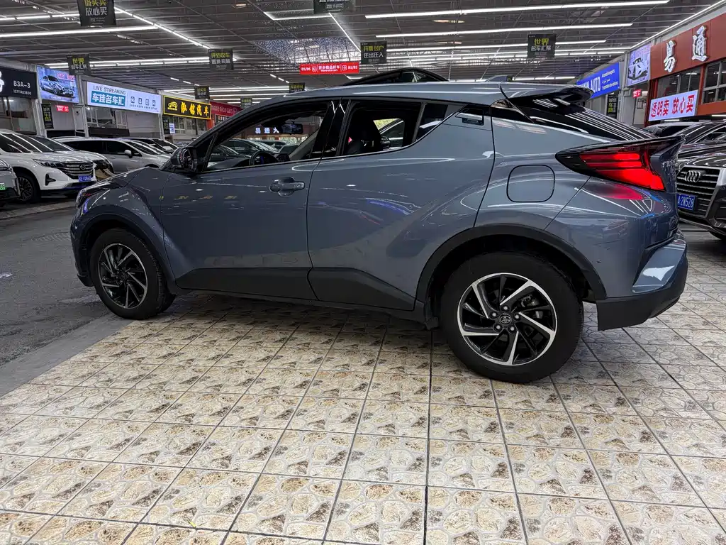 Toyota C-HR 2023 — фото 4