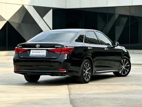 Toyota Crown 2016
