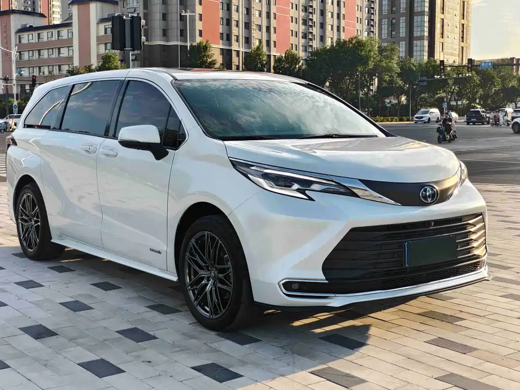 Toyota Sienna 2023 — фото 3