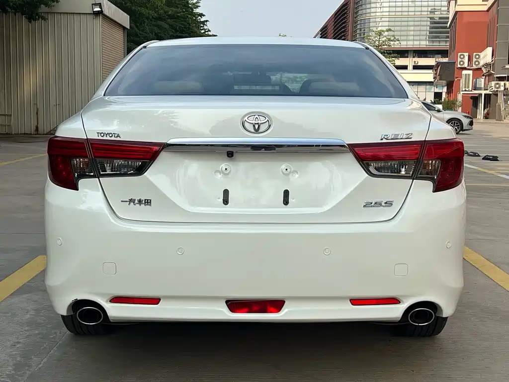 Toyota Reiz 2016