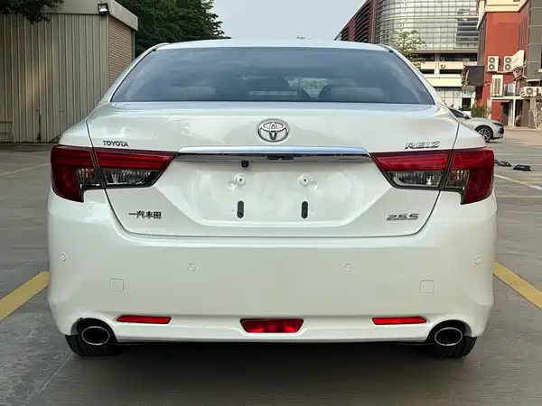 Toyota Reiz 2016
