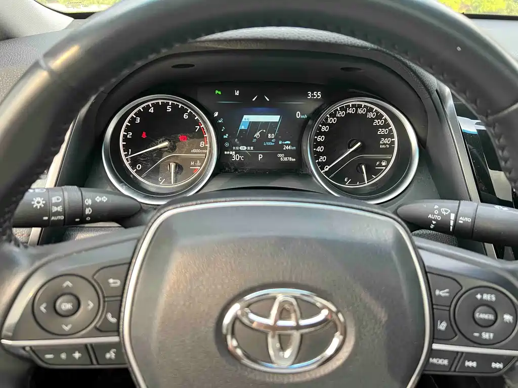 Toyota Camry 2022 — фото 13