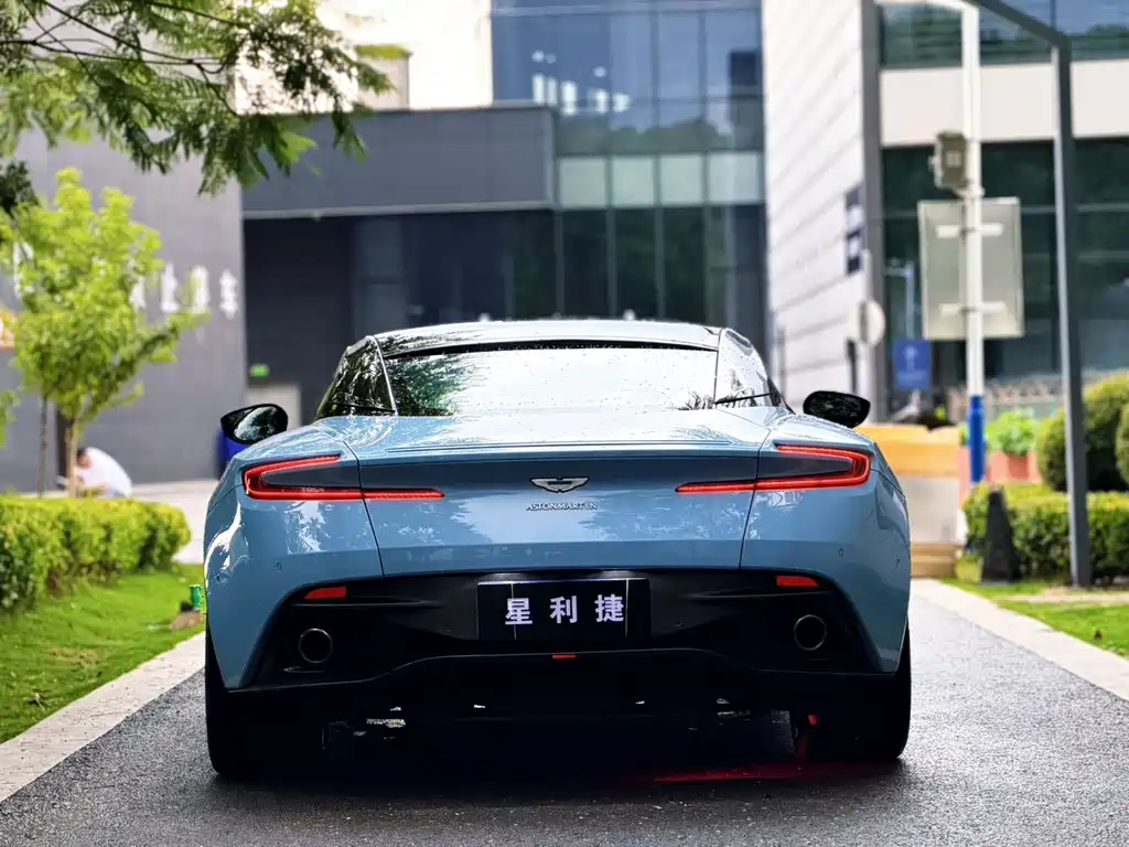 Aston Martin DB11 2018 — фото 4