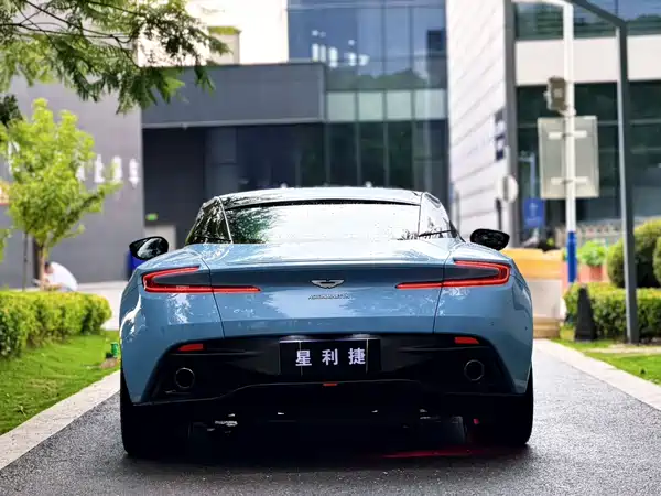 Aston Martin DB11 2018